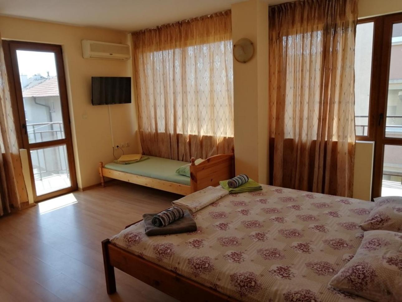 Guest House "Zora - Sarafovo" Burgas Esterno foto