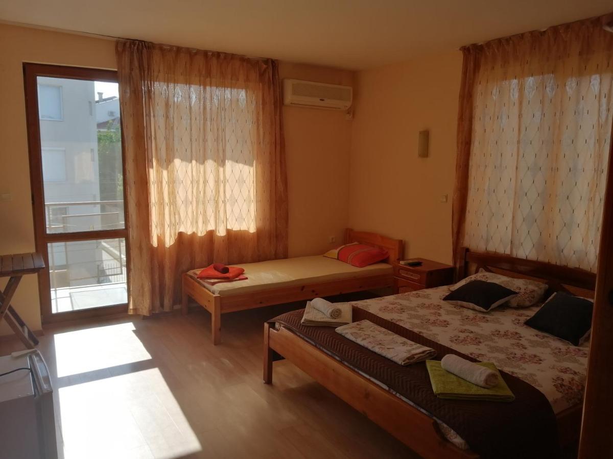 Guest House "Zora - Sarafovo" Burgas Esterno foto