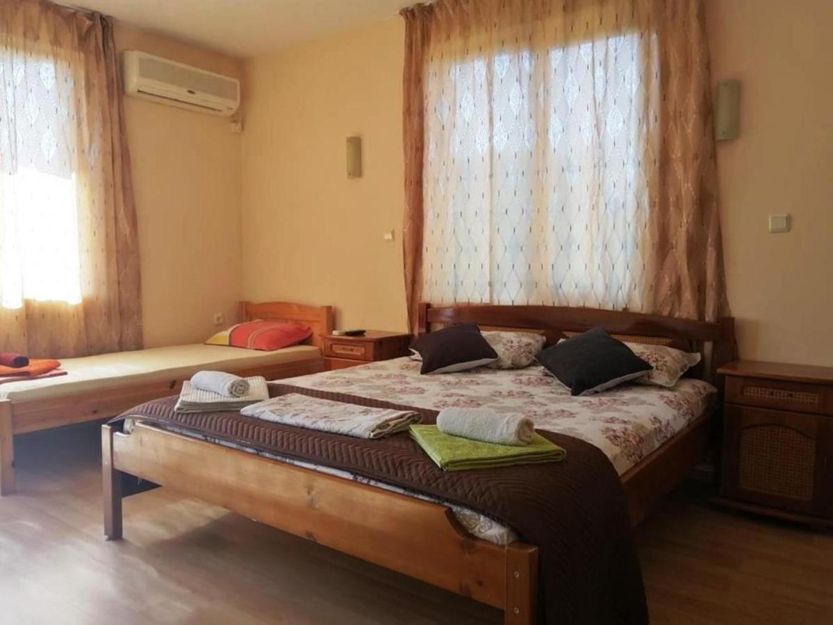 Guest House "Zora - Sarafovo" Burgas Esterno foto