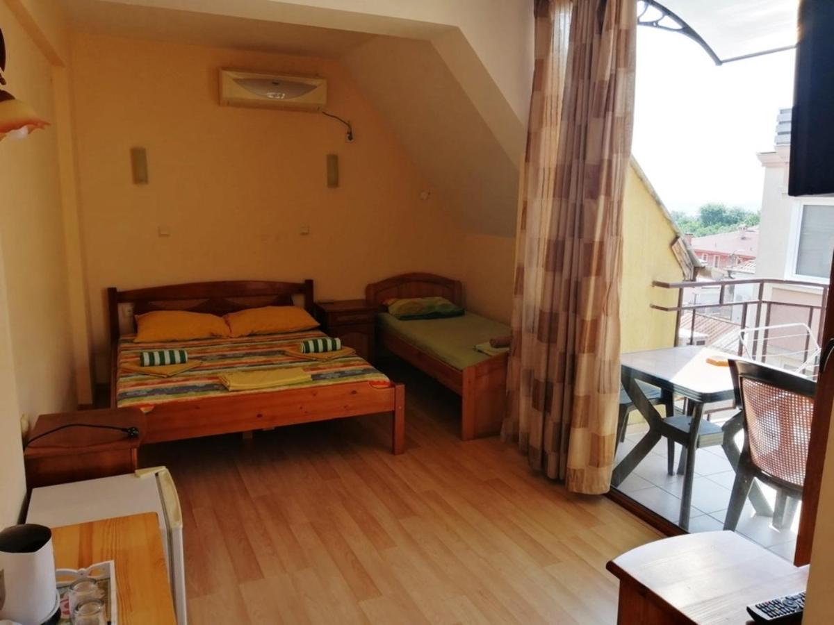 Guest House "Zora - Sarafovo" Burgas Esterno foto