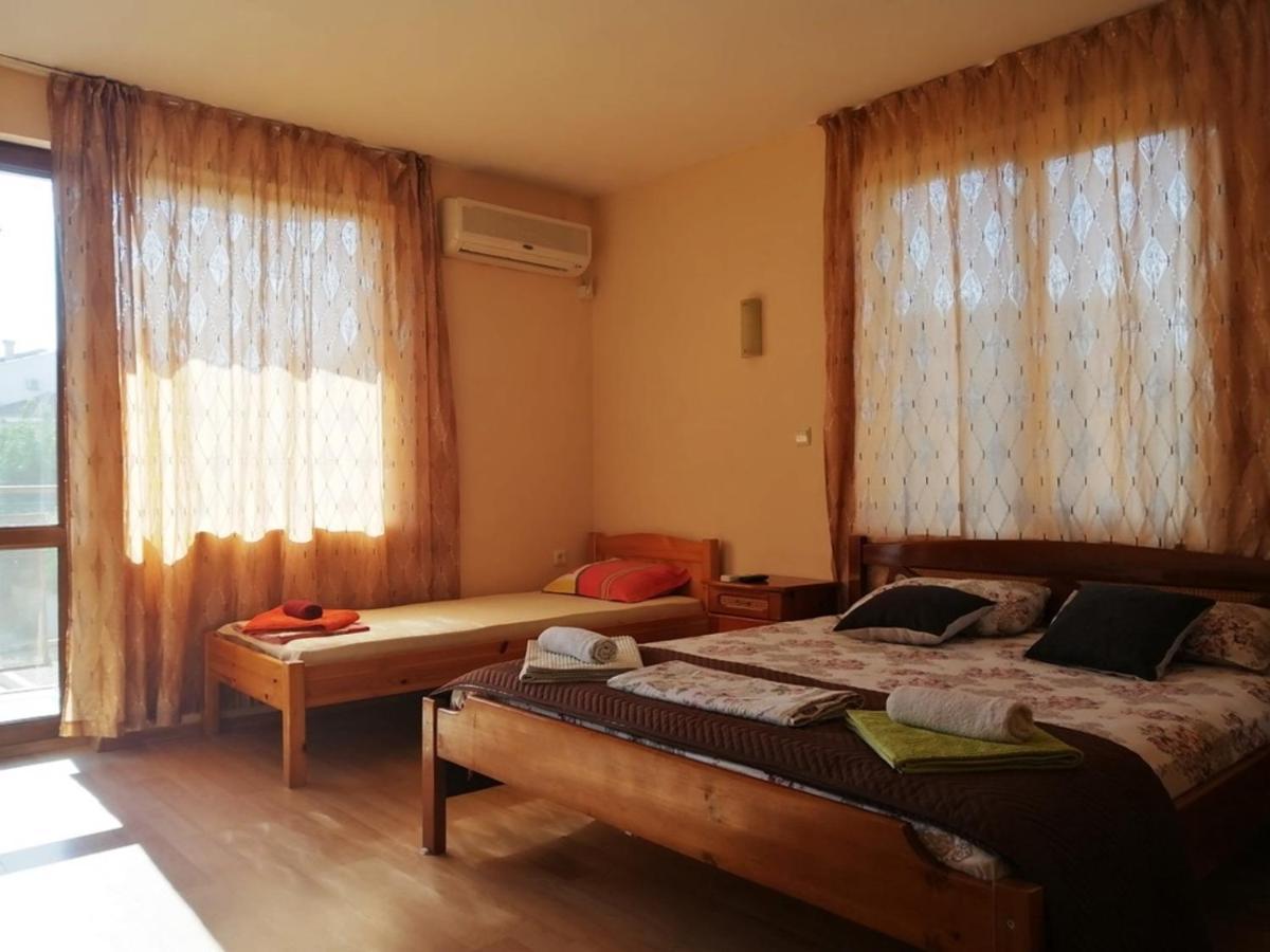 Guest House "Zora - Sarafovo" Burgas Esterno foto