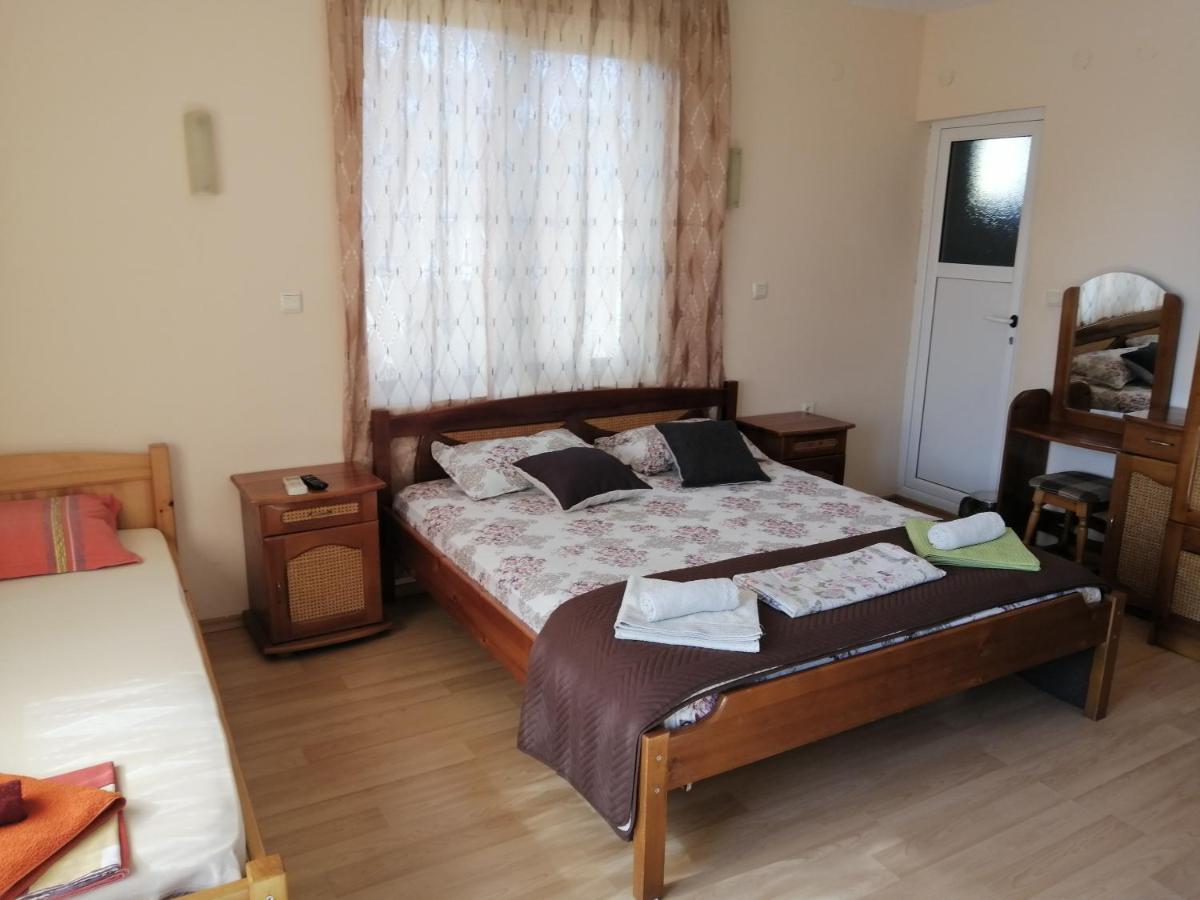 Guest House "Zora - Sarafovo" Burgas Esterno foto