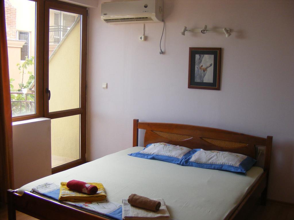 Guest House "Zora - Sarafovo" Burgas Esterno foto