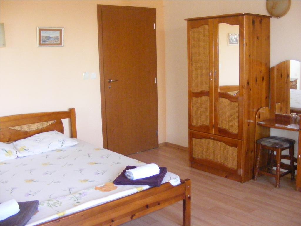 Guest House "Zora - Sarafovo" Burgas Esterno foto