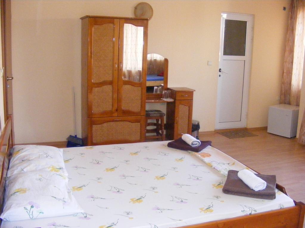 Guest House "Zora - Sarafovo" Burgas Esterno foto