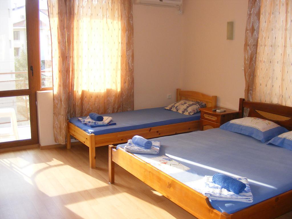 Guest House "Zora - Sarafovo" Burgas Esterno foto