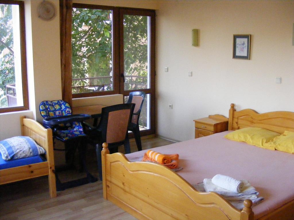 Guest House "Zora - Sarafovo" Burgas Esterno foto