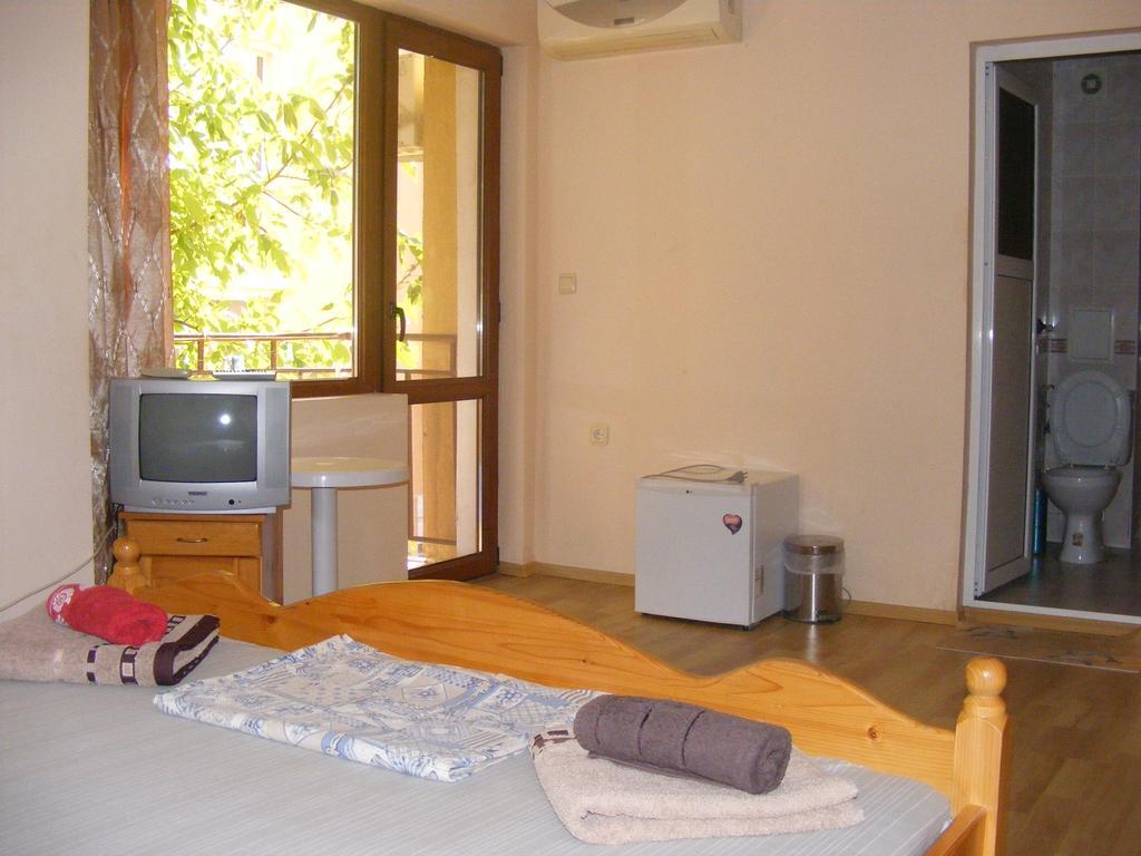 Guest House "Zora - Sarafovo" Burgas Esterno foto