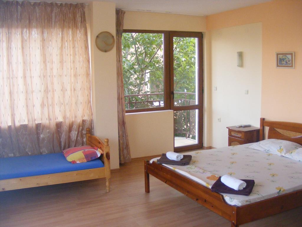 Guest House "Zora - Sarafovo" Burgas Esterno foto