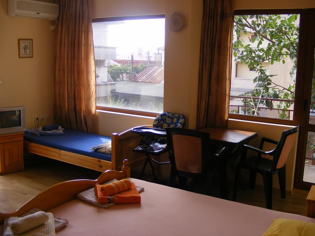 Guest House "Zora - Sarafovo" Burgas Esterno foto