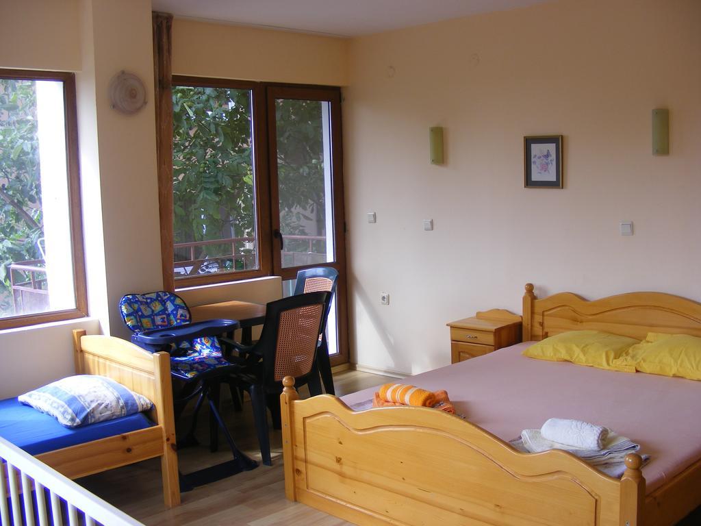Guest House "Zora - Sarafovo" Burgas Esterno foto